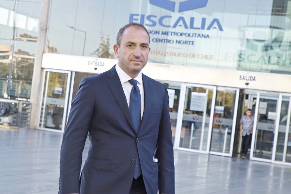 El exsocio de Grupo Patio y formalizado por el Caso Audios-Factop, Antonio Jalaff, llegando al Centro de Justicia de Santiago. Foto: Julio Castro
