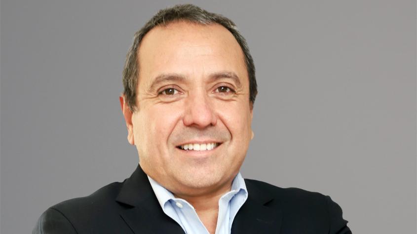 <p>Patricio Góngora renuncia al directorio de Canal 13 tras reportaje de CHV y niega vínculos con cuentas anónimas</p>