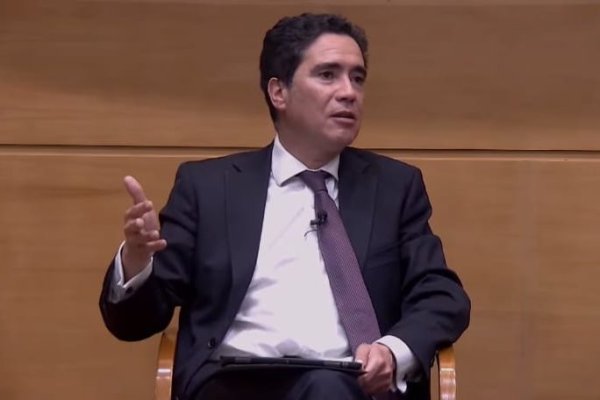 <p>Briones afirma que Matthei da garantías de gobernabilidad en seminario del CEP y anticipa que planea congelar empleo público</p>