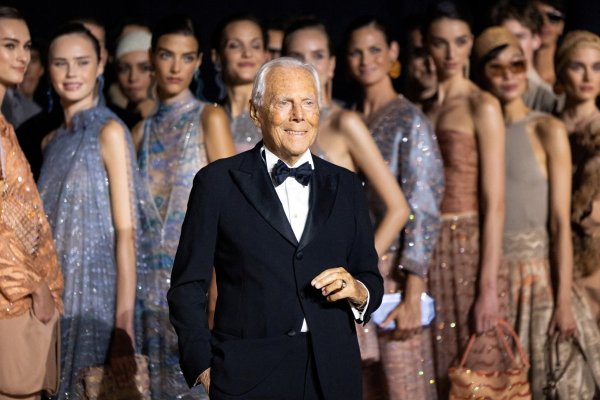 <p>Giorgio Armani, el magnate e ícono de la moda italiana, muere a los 91 años dejando un legado único</p>