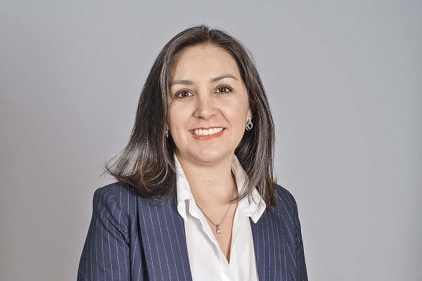 <p>Lorena Palomeque, economista senior de Banco Santander: “El gran mensaje (de este IPoM) va a ser la cautela”</p>