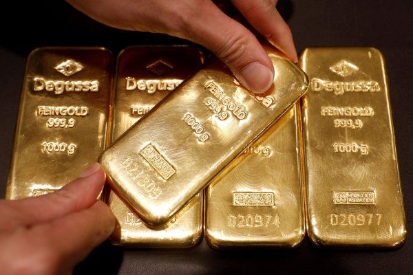 <p>El oro marca nuevo récord tras aumento de las apuestas sobre recortes de tasas de la Fed</p>