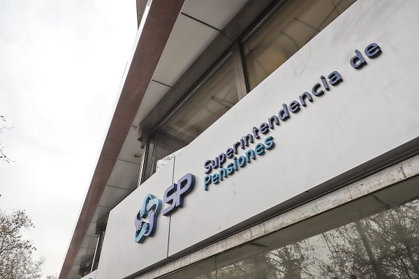 <p>¿Quiénes no pueden postular?: Las inhabilidades que estableció la reforma de pensiones para los asesores del consejo de licitación</p>