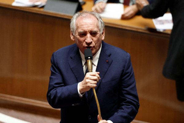 Tras solo nueve meses, colapsa gobierno del primer ministro François Bayrou en Francia, tras perder voto de confianza en el parlamento
