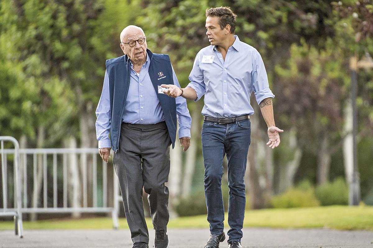 <p>Rupert Murdoch junto a su hijo  Lachlan. Foto: Bloomberg</p>