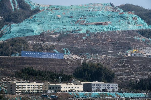 <p>¿Se acabó el respiro? Gigante chino de baterías CATL se dispone a reabrir su mina de litio antes de lo previsto</p>
