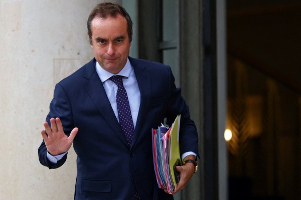 <p>Macron designa a nuevo primer ministro a medida que tambalea su gobierno y oposición prepara una jornada de masivas protestas en Francia</p>