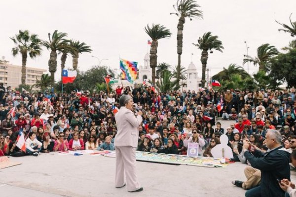 <p>Sueldos por regiones, royalty portuario y regular arriendos; algunas de las propuestas recibidas por Jara en su gira nacional</p>
