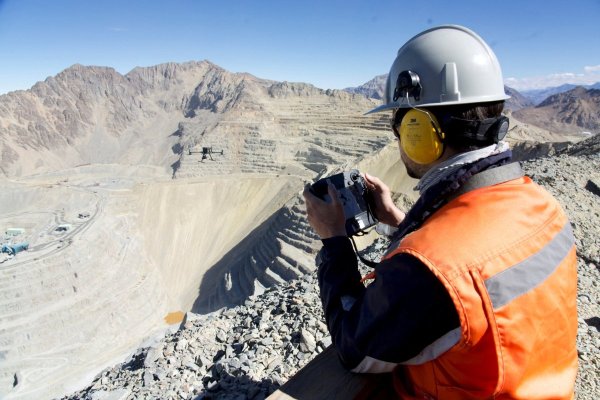 <p>Anglo acuerda fusión con Teck para crear un gigante minero global del cobre que en Chile combinará Collahuasi y Quebrada Blanca</p>