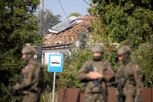 <p>Un dron impactó contra un edificio residencial en Wyryki, en el este de Polonia, pero nadie resultó herido. (Foto: Reuters)</p>