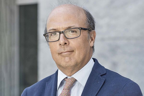 <p>El socio de la corredora de bolsa MBI, Arturo Claro.</p>