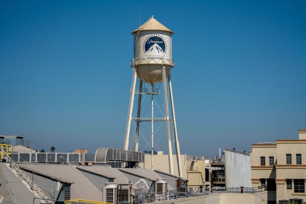 <p>Paramount Skydance prepara una oferta para adquirir Warner Bros Discovery</p>