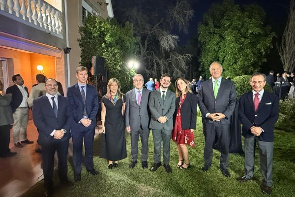 <p>Chile Day debuta en Madrid con una concurrida recepción en casa del embajador Velasco</p>