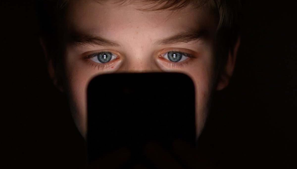 Meta y OpenAI bajo la lupa por chatbots y su impacto en niños