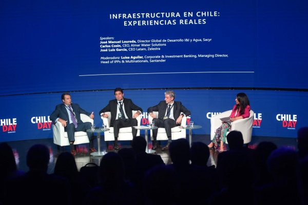 De izquierda a derecha: Carlos Cosin, José Manuel Loureda y José Luis García.
