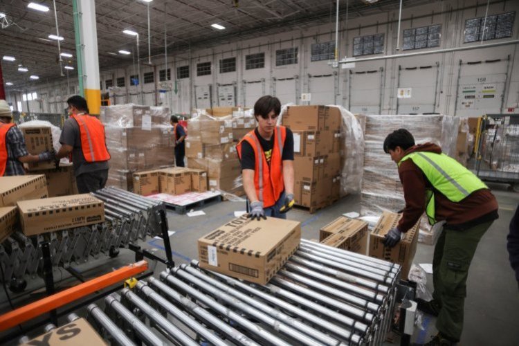 <p>Mercado Libre y Amazon evitan multas en México por barreras a la competencia en el mercado del e-commerce</p>