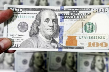 Viernes negro en Argentina: Dólar oficial vuelve a subir y acciones se hunden por incertidumbre
