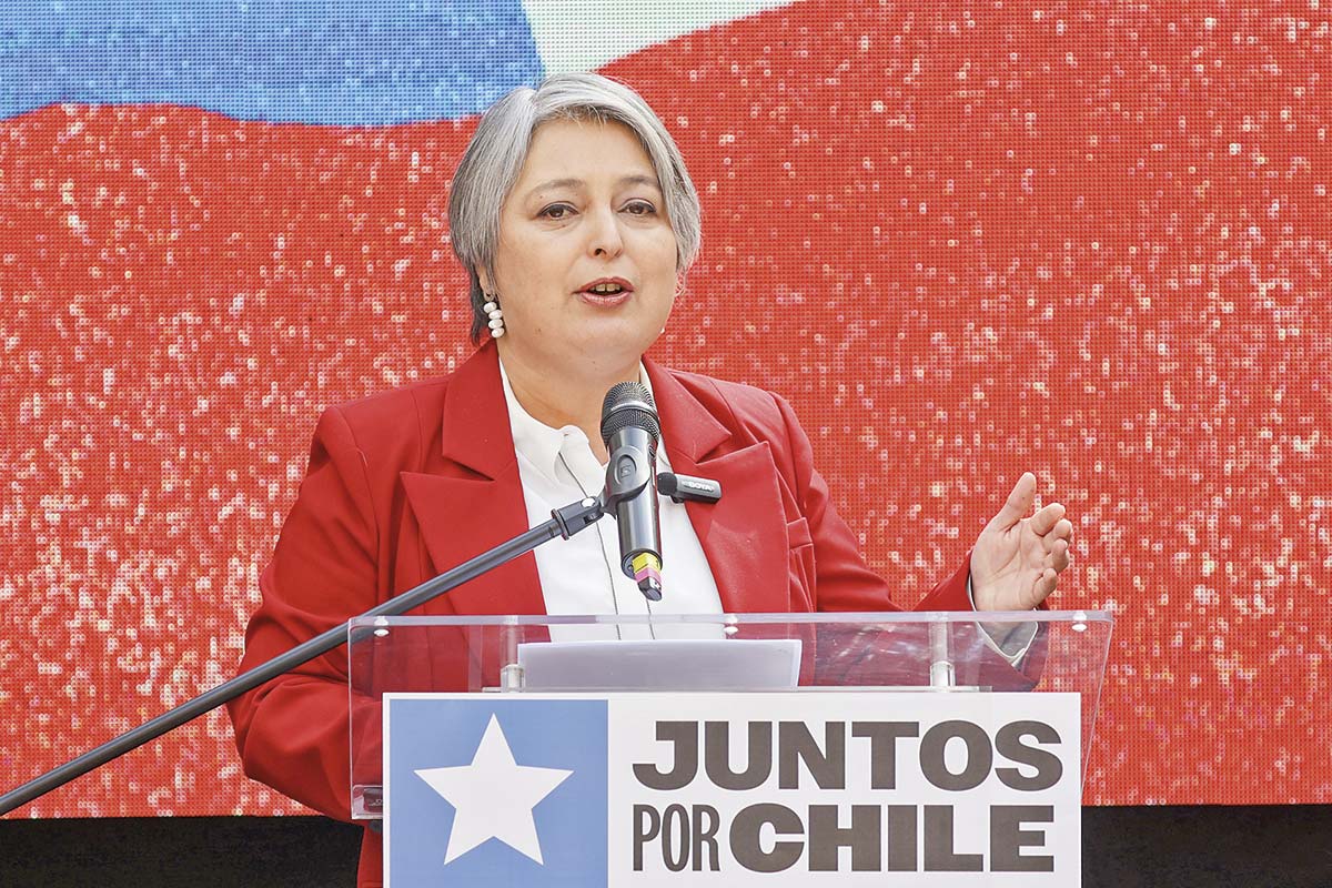 <p>Jara defiende las 40 horas a pesar del informe del Banco Central, pero reconoce posible impacto del salario mínimo en el empleo</p>