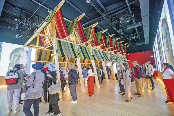 <p>El pabellón de Chile y el manto Makün ahan recibido 1.800.000 visitantes.</p>