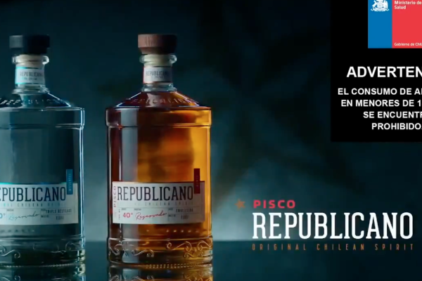 <p>Quiénes son los dueños del “pisco Republicano” que apareció en la franja del debate</p>