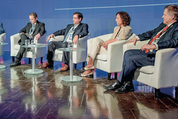 <p>Altos ejecutivos analizaron las condiciones para retomar el crecimiento</p>