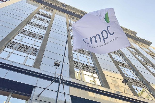 <p>Precio de la celulosa golpea a CMPC: es la única acción del IPSA en terreno negativo en 2025</p>