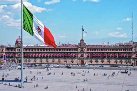 Fusiones y adquisiciones en México caen 33% hasta agosto de 2025