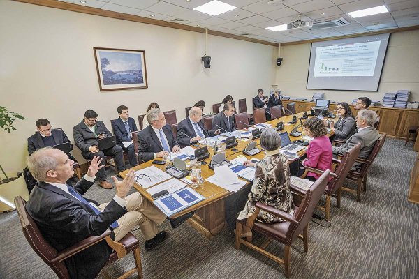 Comsisión de Hacienda del Senado. Foto: Ministerio de Economía