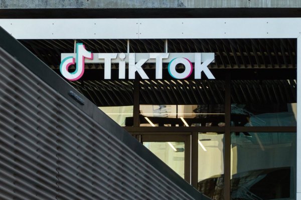 <p>Trump extiende el plazo para conseguir un acuerdo con TikTok hasta el 16 de diciembre</p>