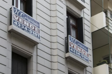 Nuevo salto del dólar y políticas de mayores tasas frena el crédito hipotecario en Argentina