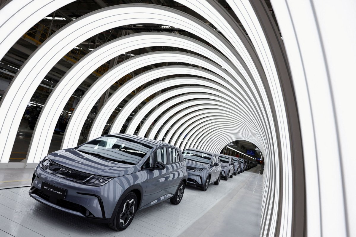 <p>Las acciones de BYD caen tras informe de que Buffett vendió toda su participación en el fabricante chino de autos eléctricos</p>