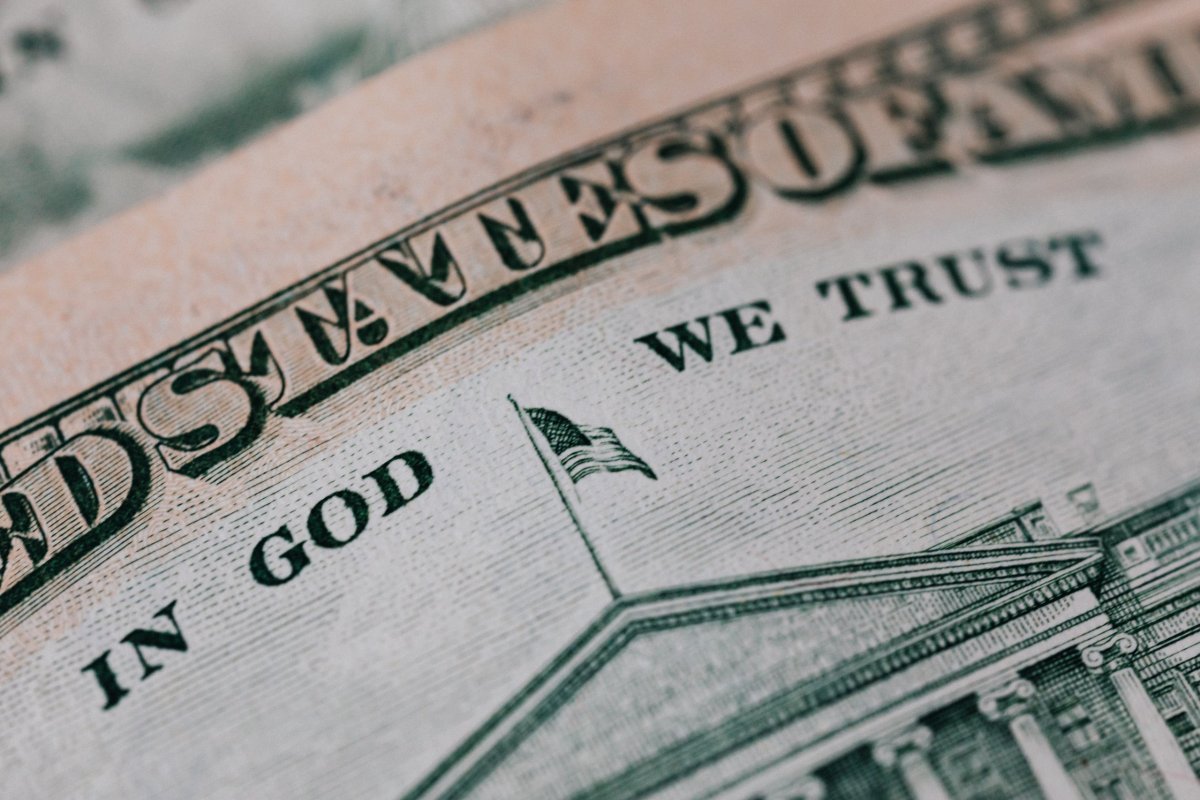 <p>Dólar abre al alza tras receso de Fiestas Patrias mientras operadores de EEUU ajustan expectativas de tasas</p>