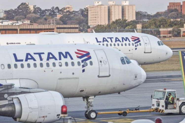 <p>Latam anuncia inversión por más de US$ 2 mil millones para la adquisición de hasta 74 aeronaves Embraer</p>