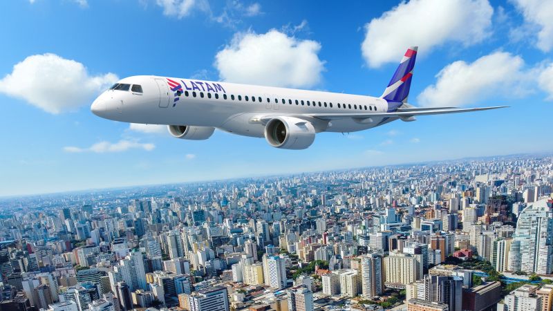 <p>Latam desafía a su competidor brasileño Azul con la compra récord de aviones Embraer</p>