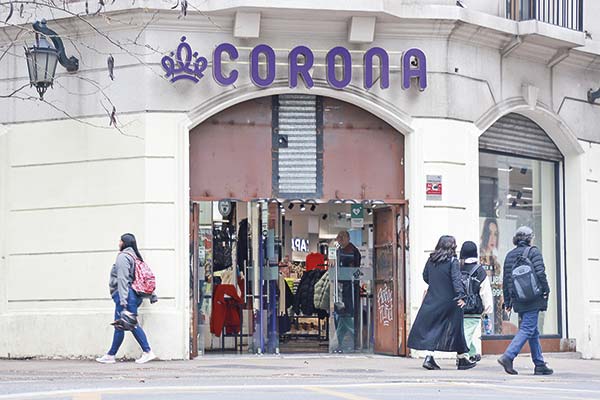 <p>Desde Family Shop a Buin Zoo: las empresas que han adquirido los bienes de la quebrada Multitiendas Corona</p>