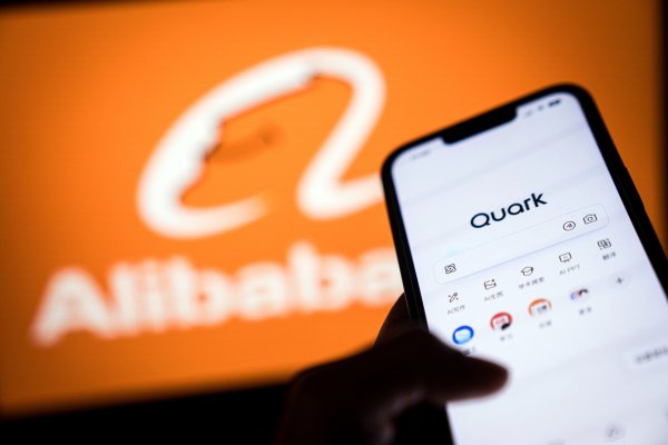 <p>  El director ejecutivo de la empresa, Eddie Wu, prevé que la inversión total en IA se acelere hasta alcanzar unos US$ 4 billones en todo el mundo en los próximos cinco años. Foto: Bloomberg</p>