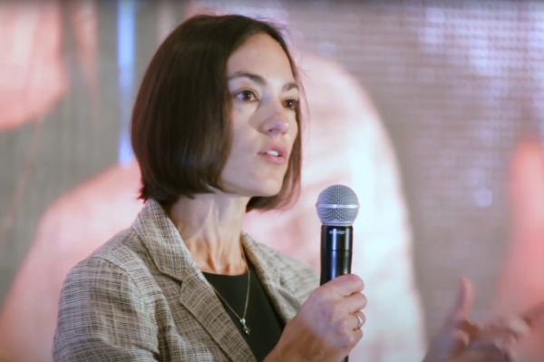 Valeria Alberola, la chilena que llega a encabezar el family office del padre de Jeff Bezos