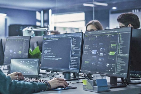 <p>Agencia de Ciberseguridad define más de 1.400 empresas de "importancia vital" y lista incluye a BUK, Rappi, Starlink y minera de los Luksic</p>