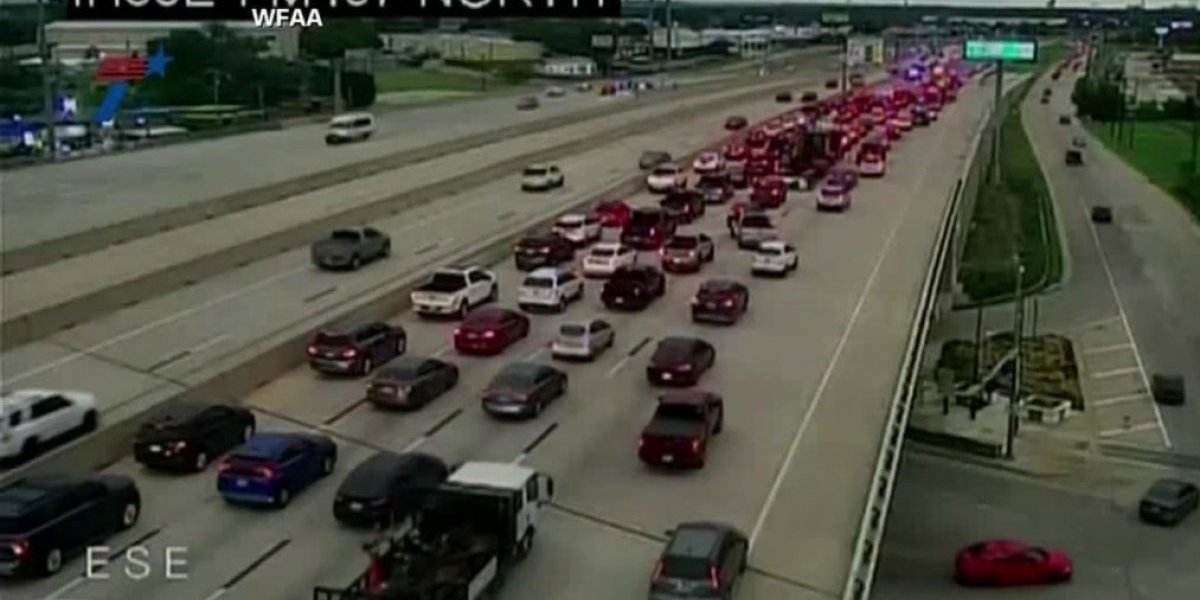 <p>Ahora en DF | Las imágenes que dejó el tiroteo en el centro de ICE en Dallas</p>