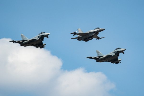 <p>Europa advierte a Moscú que derribará aviones rusos si se repiten las incursiones en su espacio aéreo</p>
