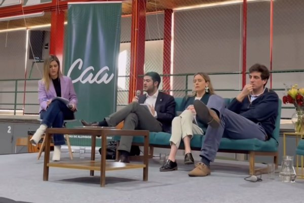<p>Campaña presidencial entra a los colegios: debates en Saint George y Verbo Divino</p>