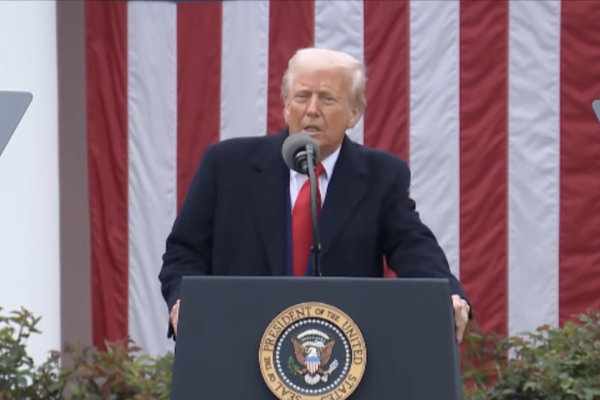 <p>Ahora en DF | Trump anuncia nuevos aranceles, incluido el 100% a los productos farmacéuticos</p>
