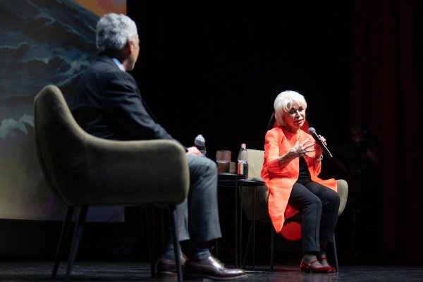 <p>Historias desconocidas de los 4 días de la escritora Isabel Allende en Chile</p>