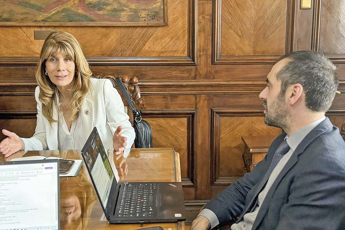 <p>Este lunes la senadora Rincón se reunió con el ministro Grau en Teatinos 120.</p>