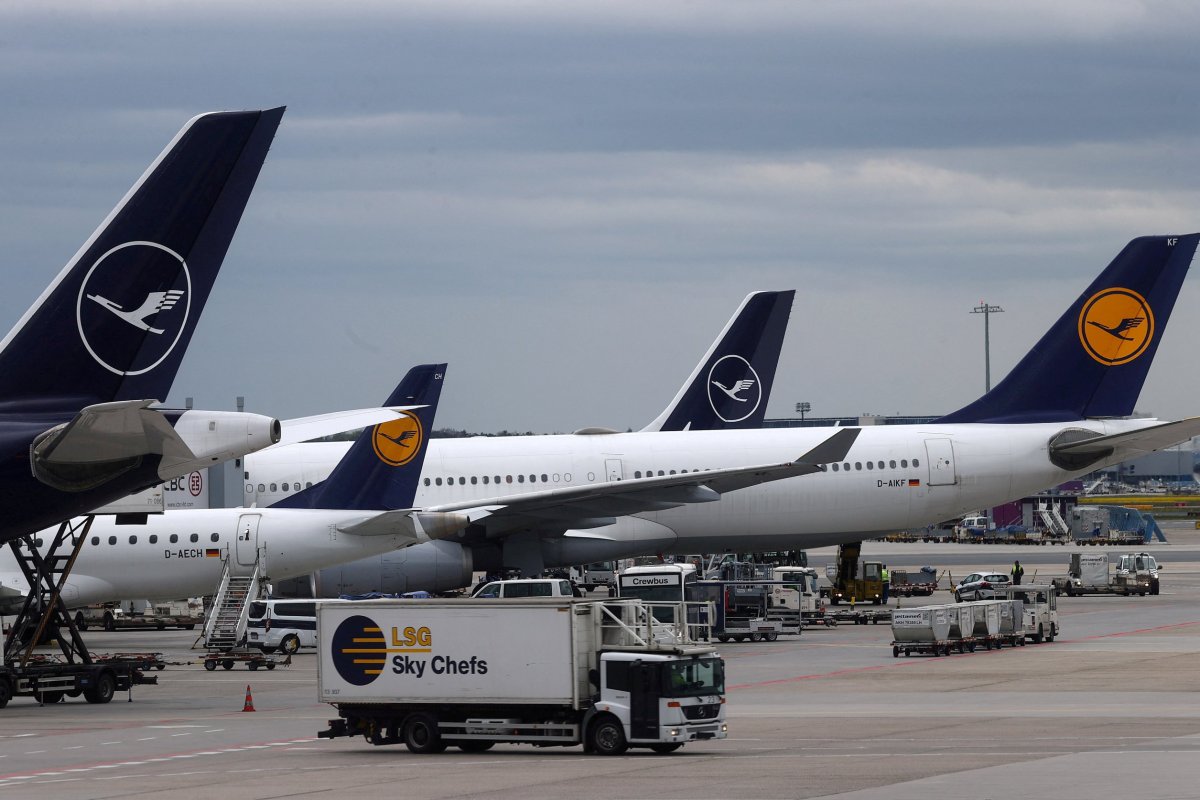 <p>Lufthansa recortará 4.000 puestos de trabajo y busca lograr mayores objetivos de rentabilidad</p>
