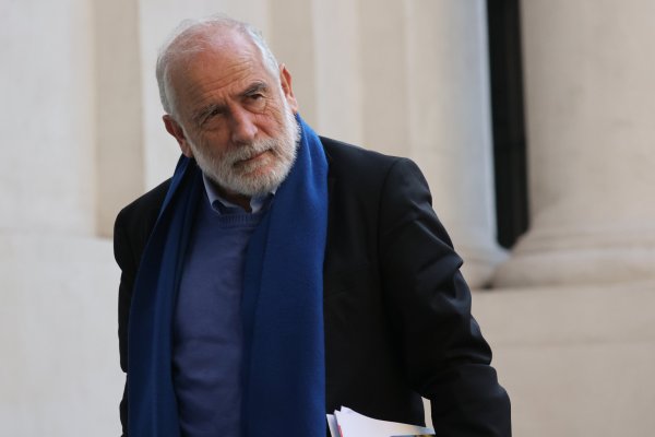 <p>Ministro Montes entra en la agenda de los candidatos presidenciales tras preocupación por pagos a construcción de viviendas sociales</p>