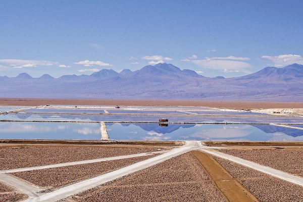 <p>Solicitud de revisión de RCA de Albemarle y SQM en Salar de Atacama acumula 16 meses sin respuesta del SEA</p>