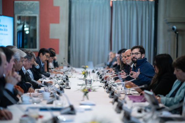 <p>Presupuesto 2026: Boric adelanta a parlamentarios alza del gasto social en vivienda, salud y educación</p>