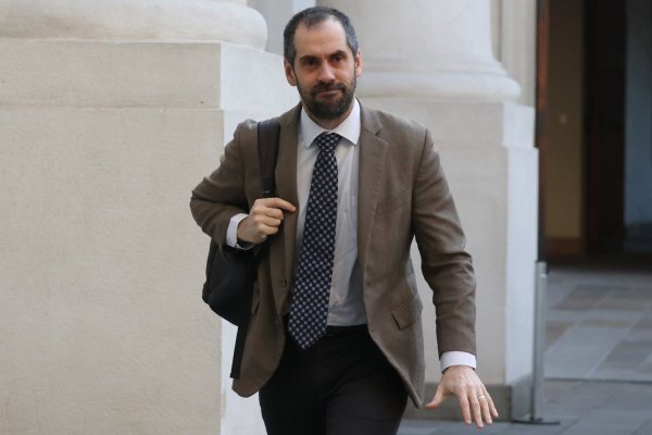 <p>Presupuesto: La Moneda confirma que pondrá fin a glosa de libre disposición para próxima administración y desata críticas de Kast, Matthei y Jara</p>