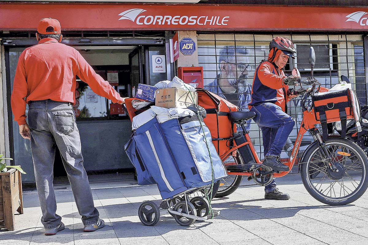 <p>Correos de Chile despide a 600 trabajadores, el 15% de su dotación</p>